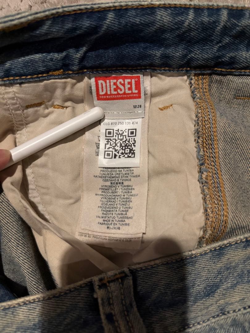 DIESEL 「D-LIVERY-SHORT」 メンズ ショートパンツ デニム