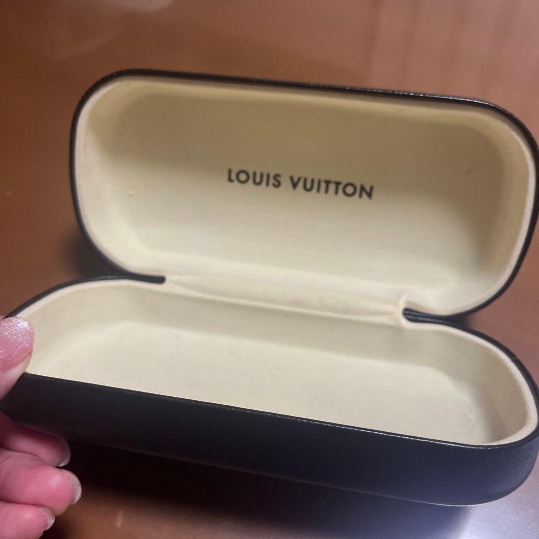 LOUIS VUITTON ラウンド型サングラス