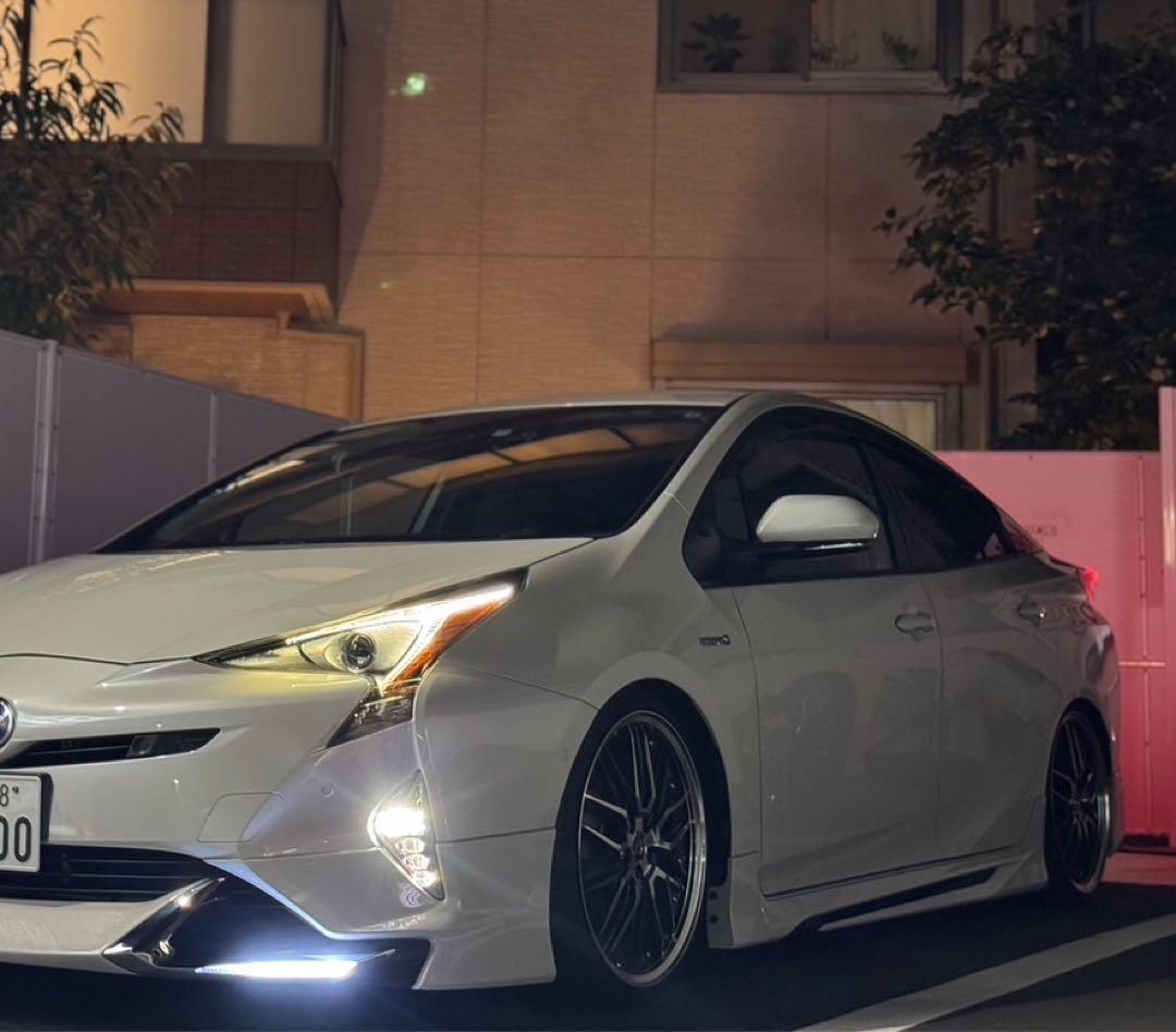 50プリウスモデリスタメッキデイライト左側の部分です