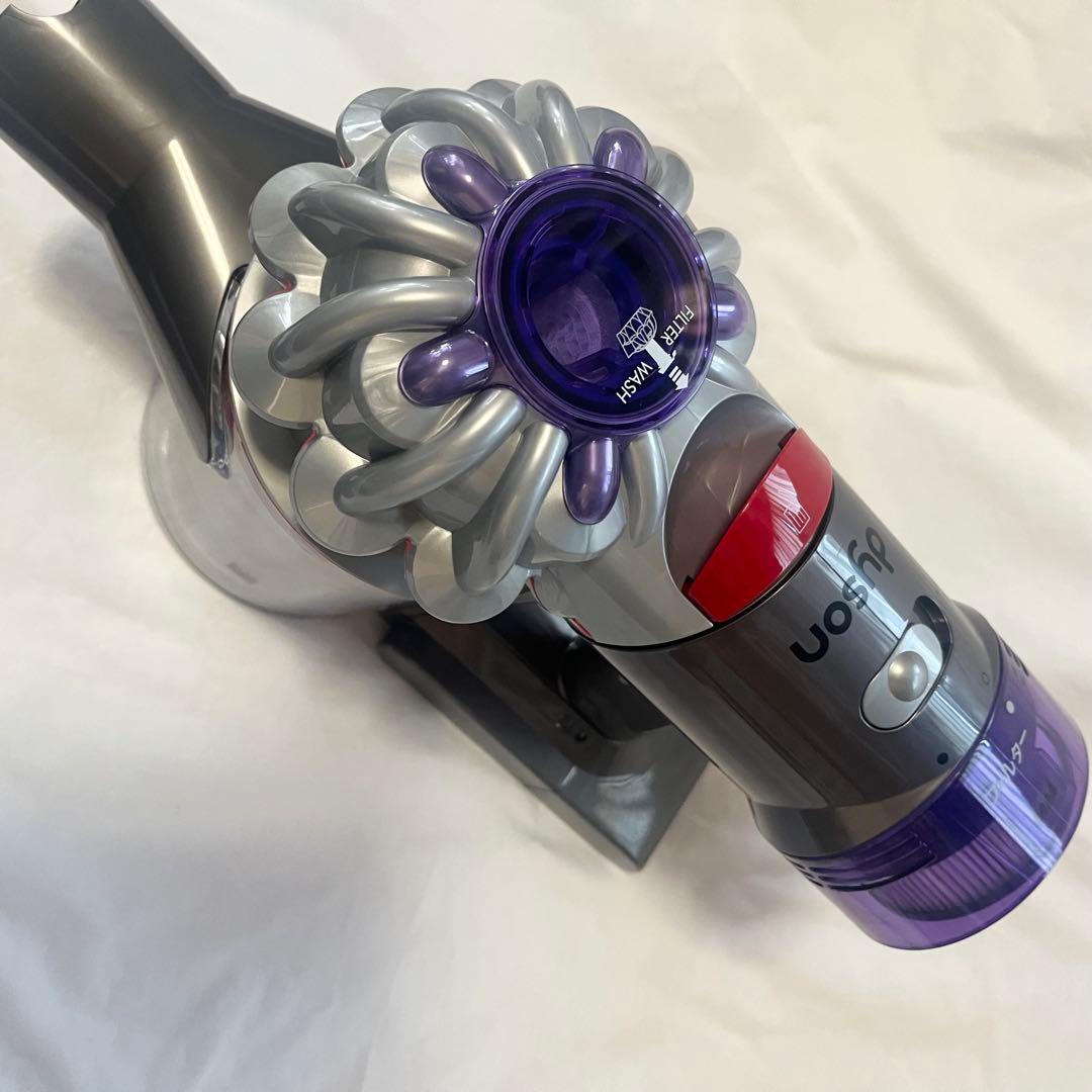 未使用品　dyson V8 Focus Clean HH15 ハンディクリーナー