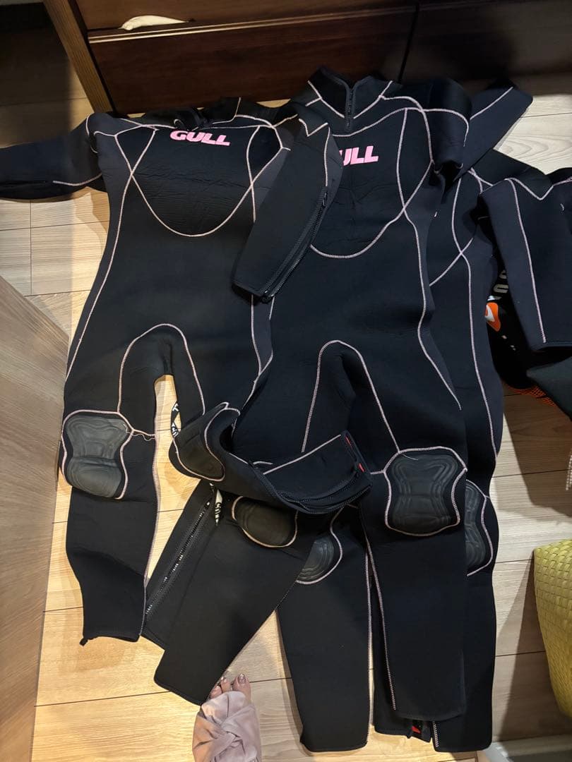GULL フルスーツ ブラック ピンクロゴ　Mw