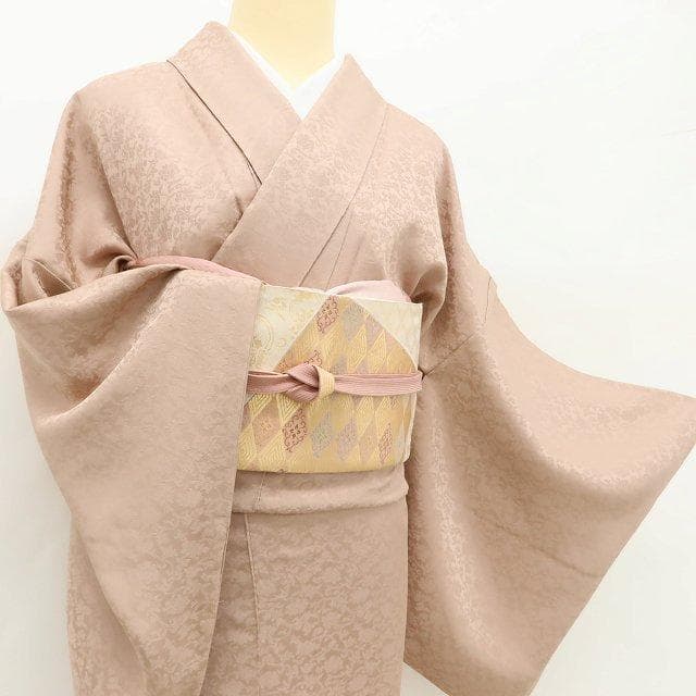 美品 正絹 着物“明るい丁子茶色に唐花の控えめな主張”色無地 U-49