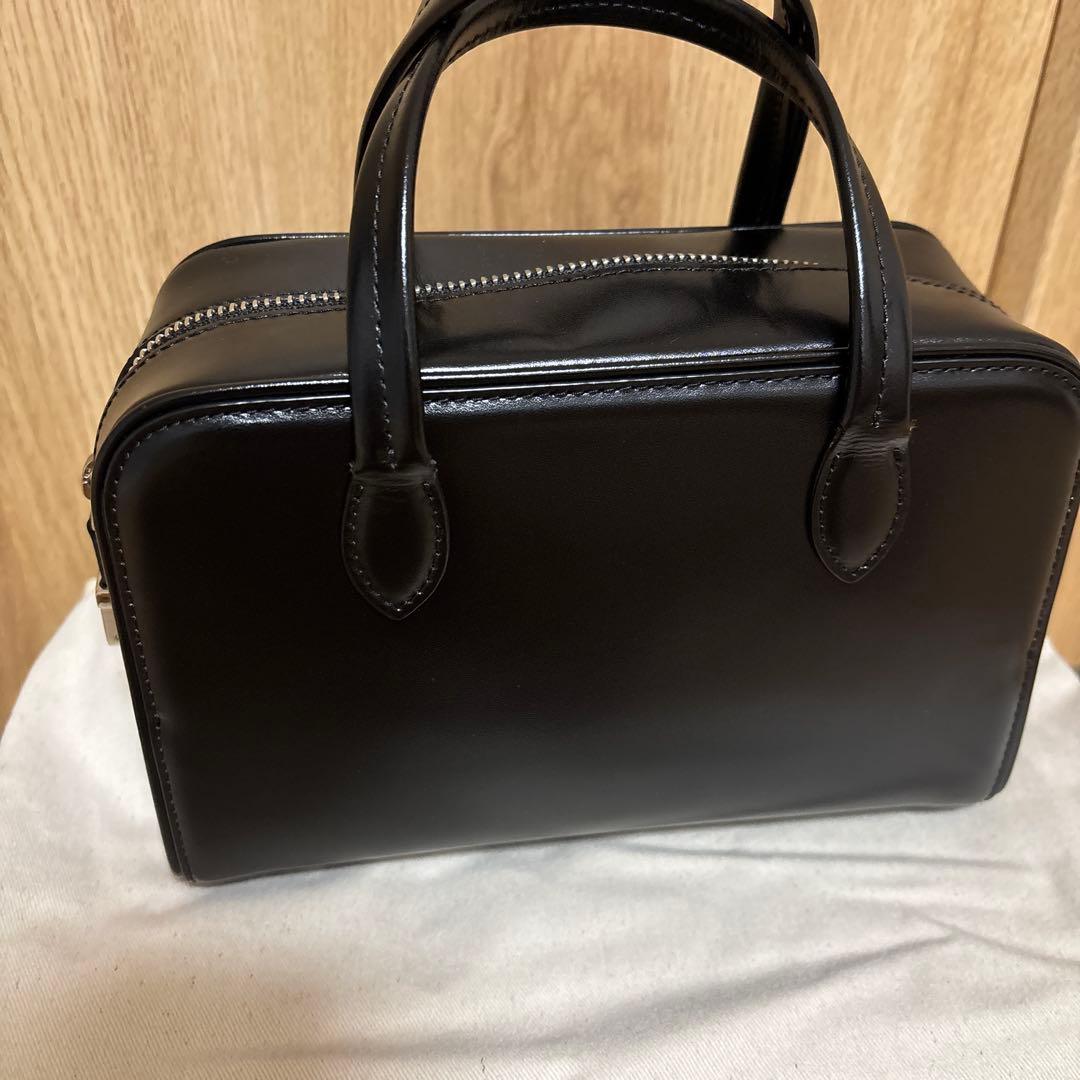 TOUT Y EST トゥティエ