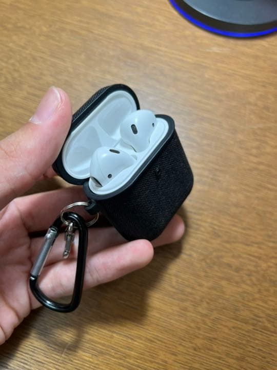 AirPods(第二世代、ワイヤレス充電対応)