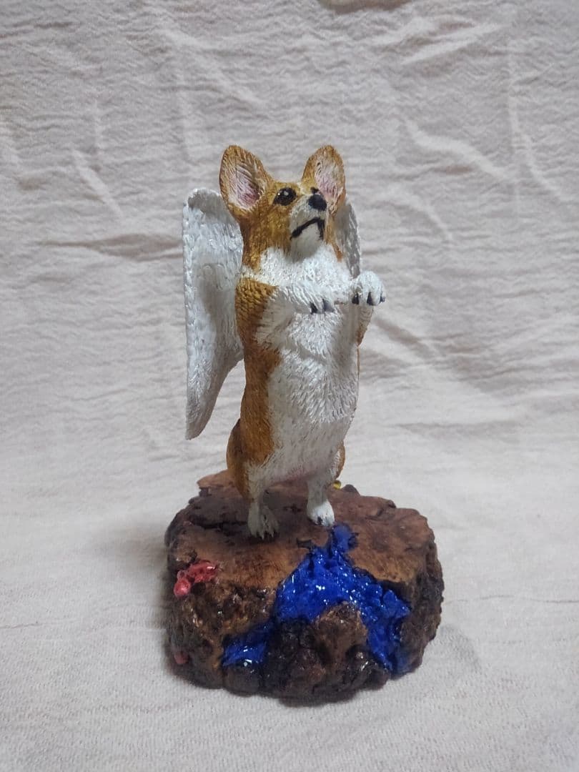 木彫りのコーギー天使への階段