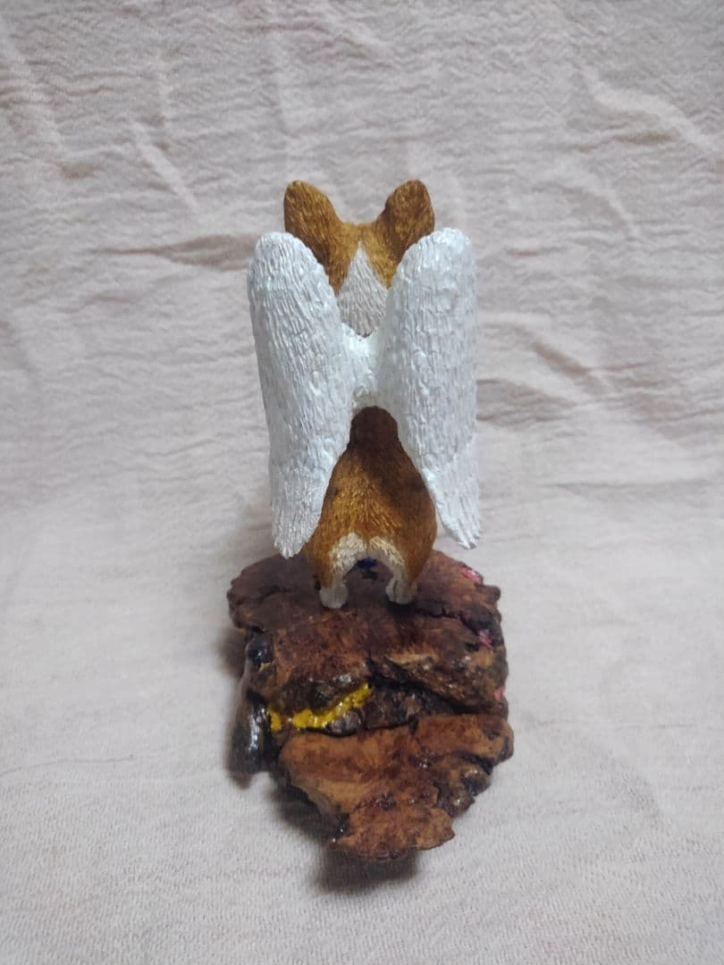 木彫りのコーギー天使への階段