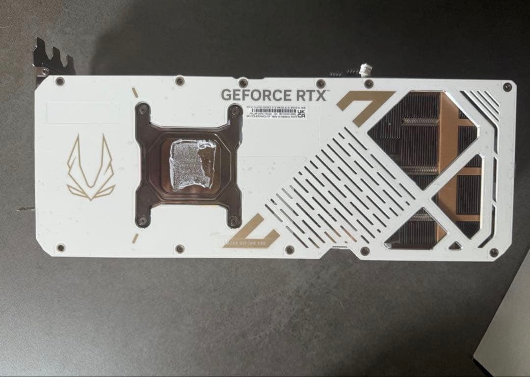 RTX 5090 ZOTAC 白 インテリア APP操作／音に反応