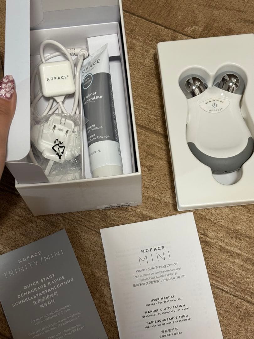 NuFACE ミニ フェイシャル トーニング（美顔器）