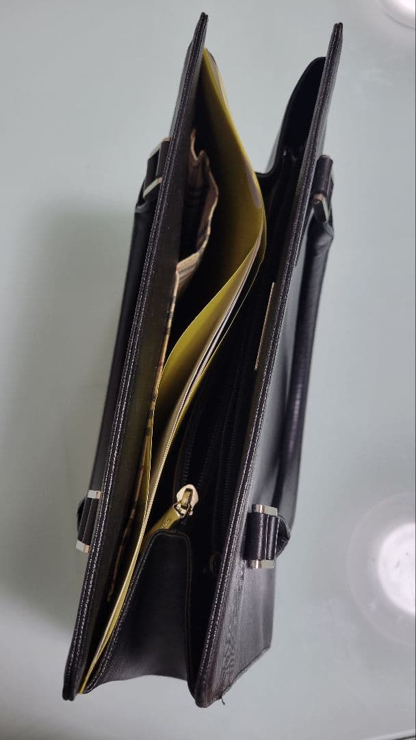 BURBERRY　バーバリー　自立式　トートバック　本革　ブラック