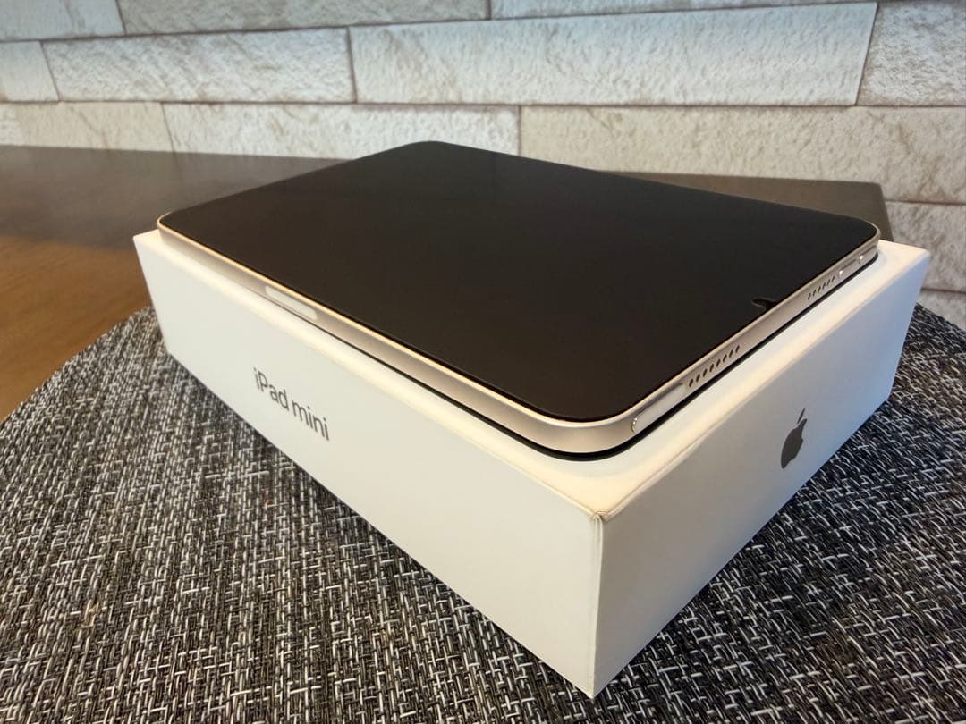 【美品】iPad mini（A17Pro）128GBWi-Fi スターライト本体