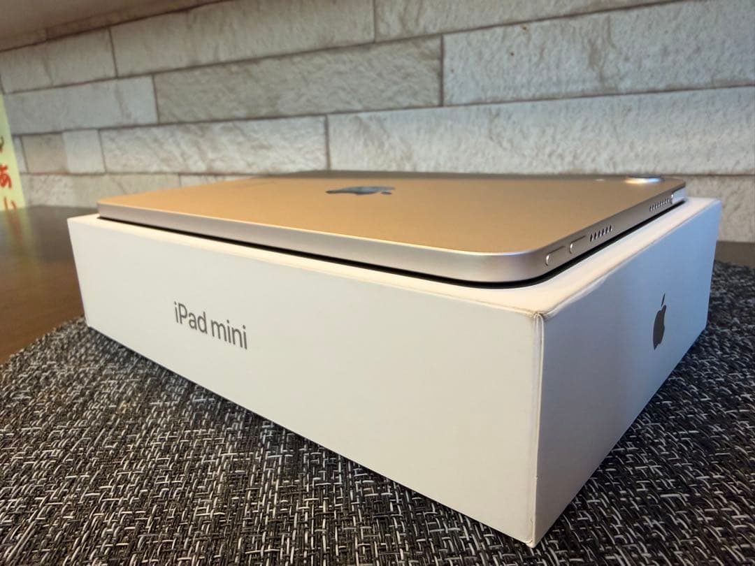 【美品】iPad mini（A17Pro）128GBWi-Fi スターライト本体