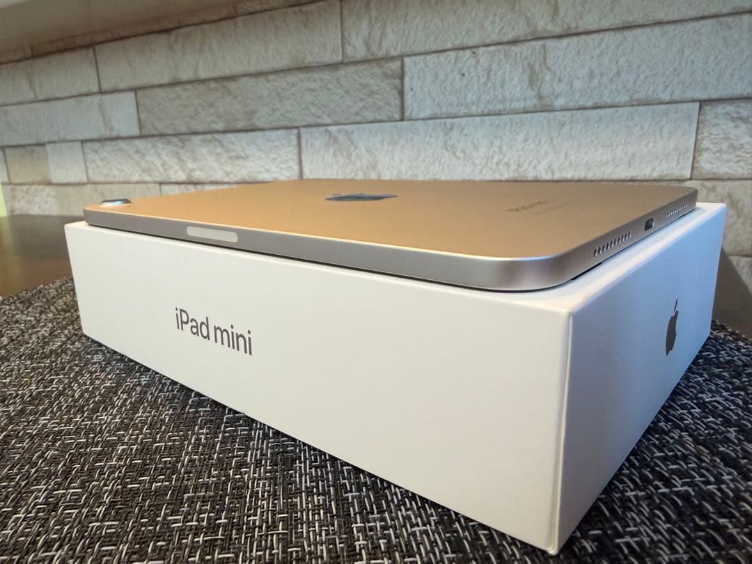 【美品】iPad mini（A17Pro）128GBWi-Fi スターライト本体