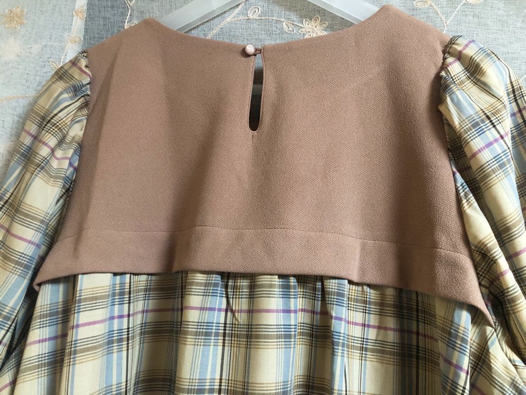 美品ローズティアラチェック切替ドッキングチュニックワンピ大きいサイズ46ベージュ