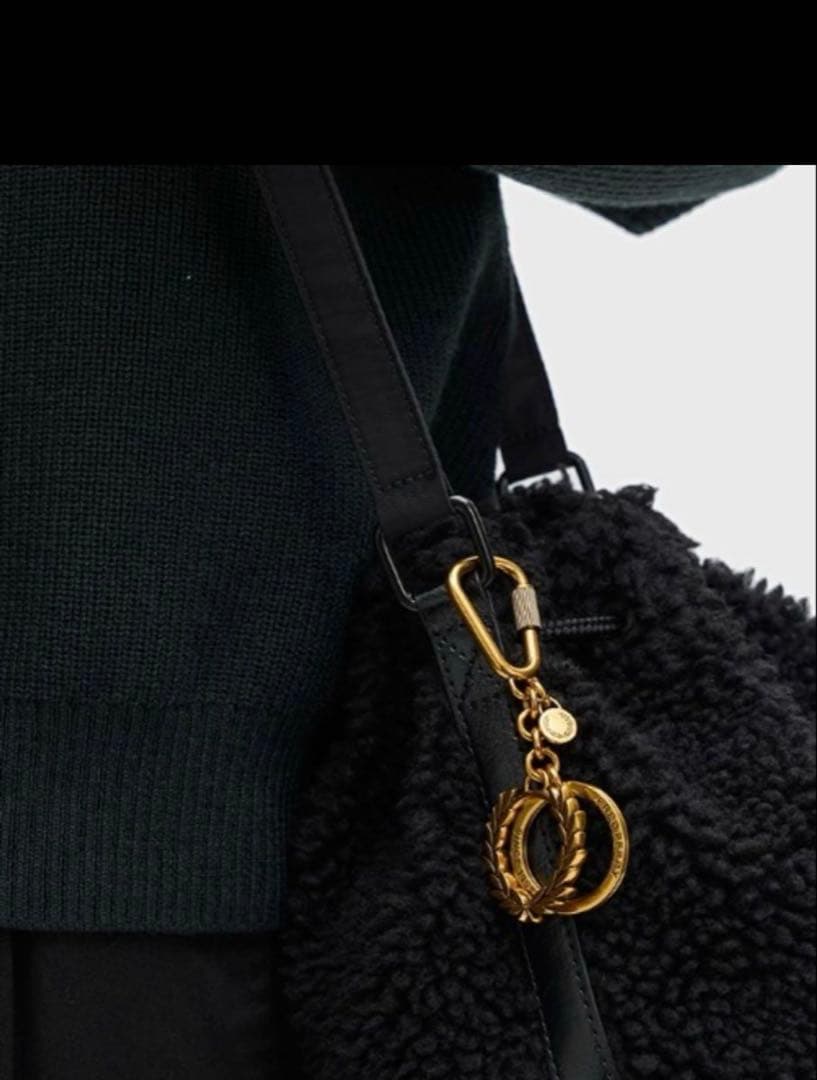 新品☆未使用【フレッドペリー】ゴールド　ロゴデザイン　刻印　キーリング