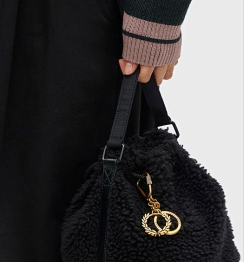 新品☆未使用【フレッドペリー】ゴールド　ロゴデザイン　刻印　キーリング