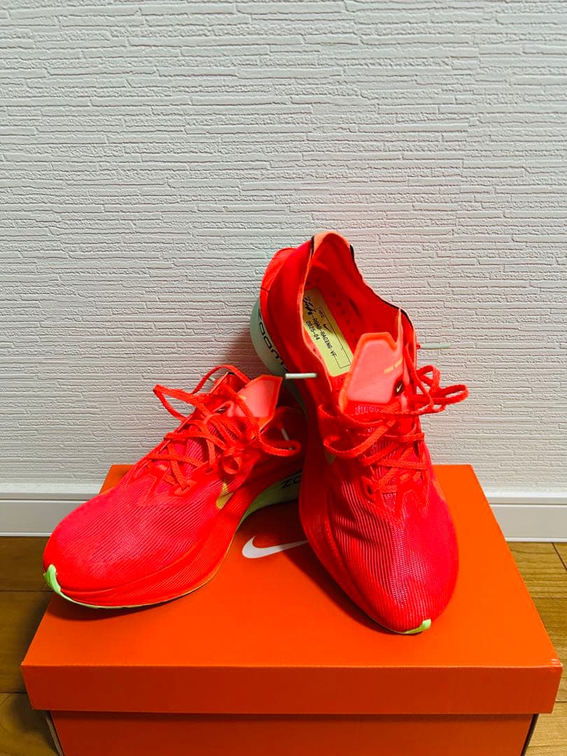 NIKE ヴェイパーフライ4 (26.0cm)