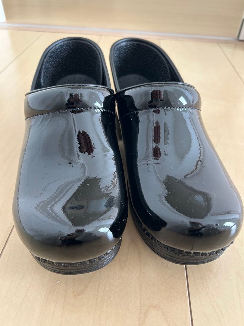 極美品 ダンスコ　サボサンダル プロフェッショナル　パテント　黒 39