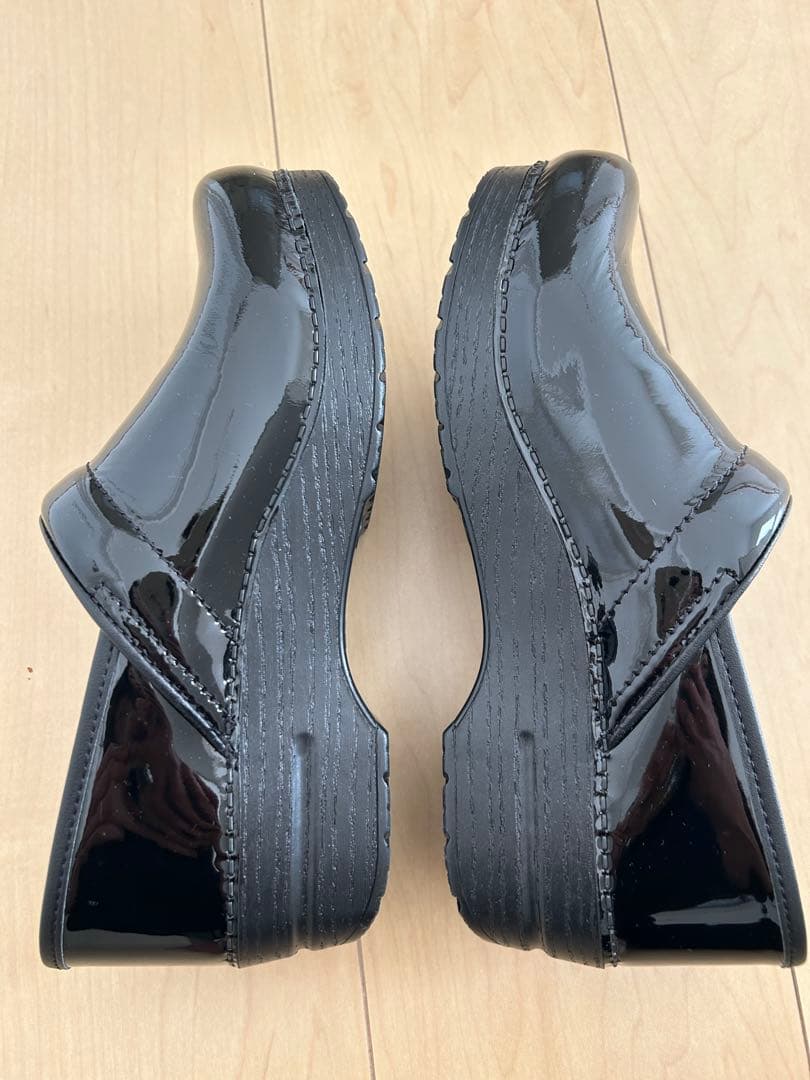 極美品 ダンスコ　サボサンダル プロフェッショナル　パテント　黒 39