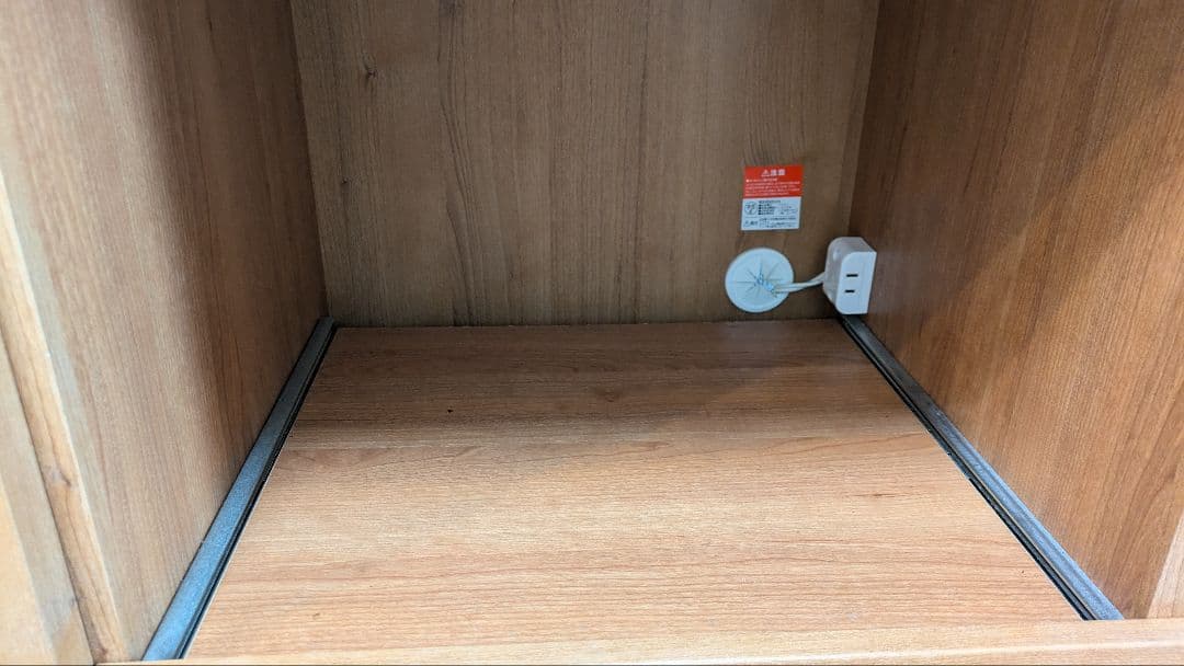 ライトブラウン 食器棚 タイル調天板