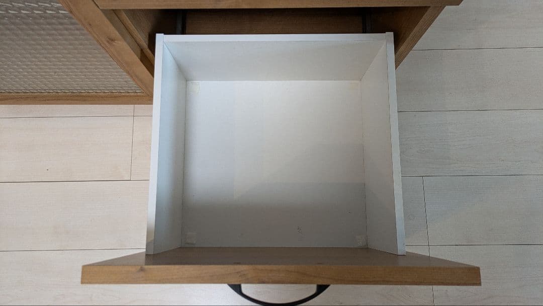 ライトブラウン 食器棚 タイル調天板