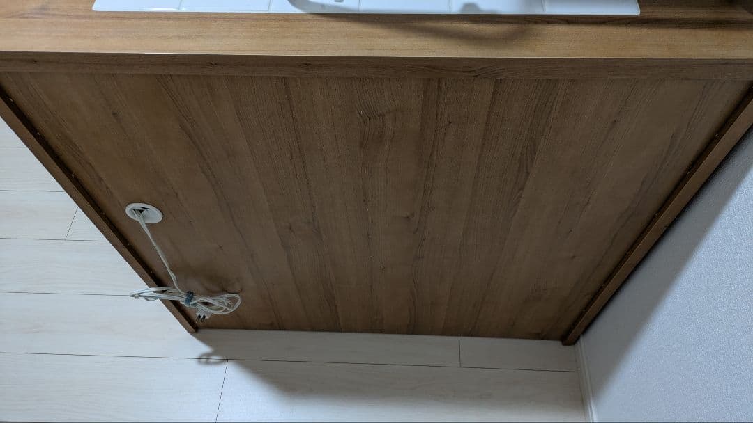 ライトブラウン 食器棚 タイル調天板