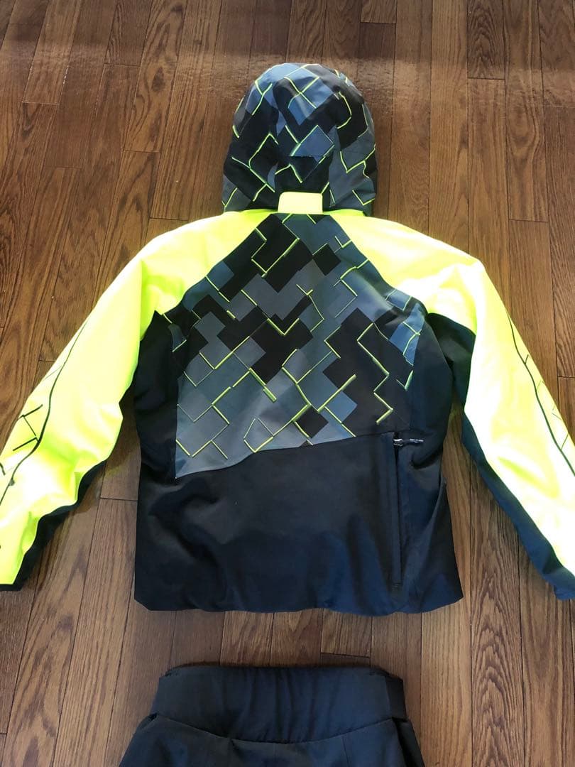 オンヨネ　スキーウェア上下セット 黒/蛍光イエロー