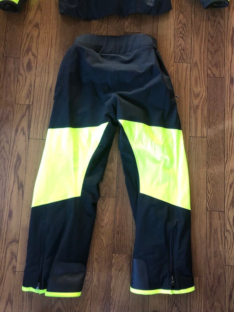 オンヨネ　スキーウェア上下セット 黒/蛍光イエロー