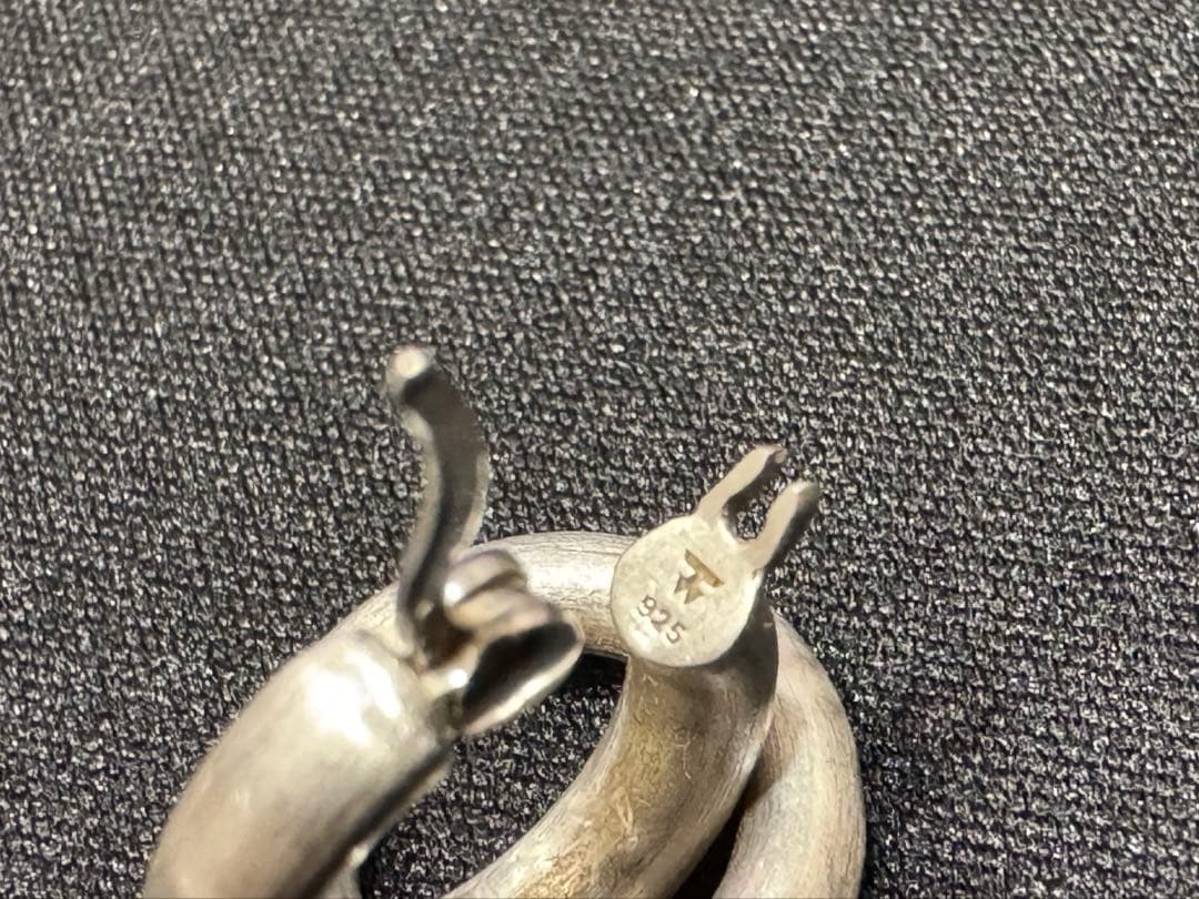 Tom Wood サテン フープピアス