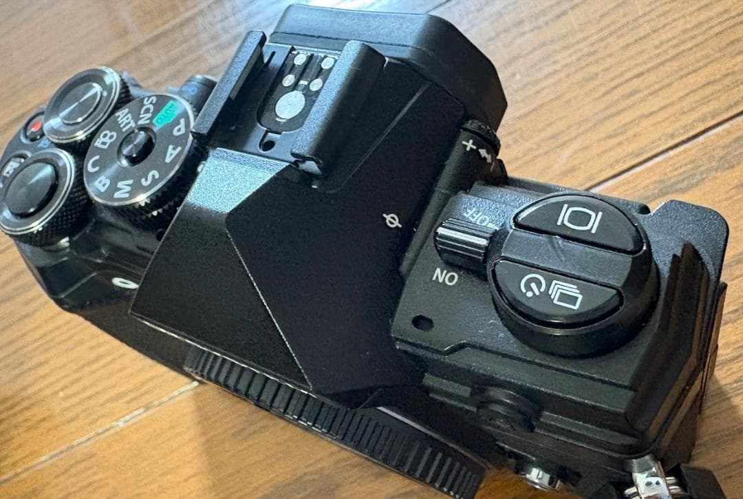 OM SYSTEM OM-5おまけ,美品 ,ストロボ ,純正バッテリー