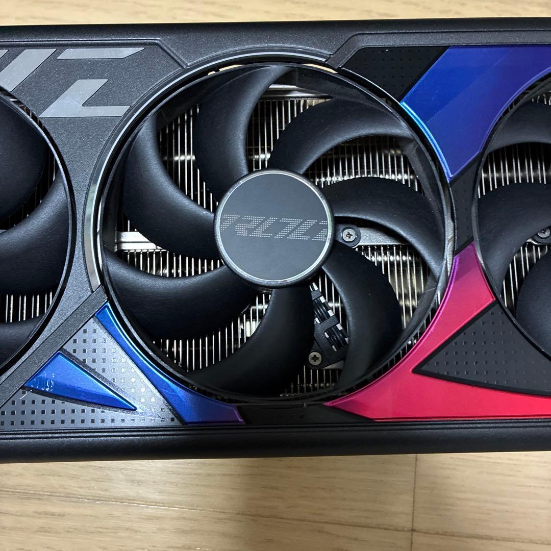 ASUS RTX 4090 ヒートシンク　3連　ファン　バックプレート　LED