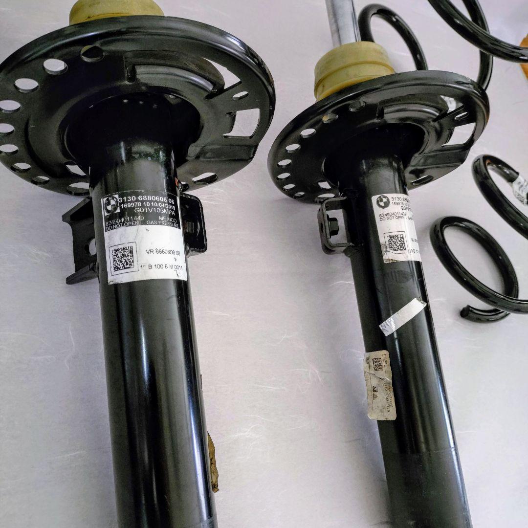 ぷぷえみ【】純正品 (G01) X3 M40d 純正サスペンション