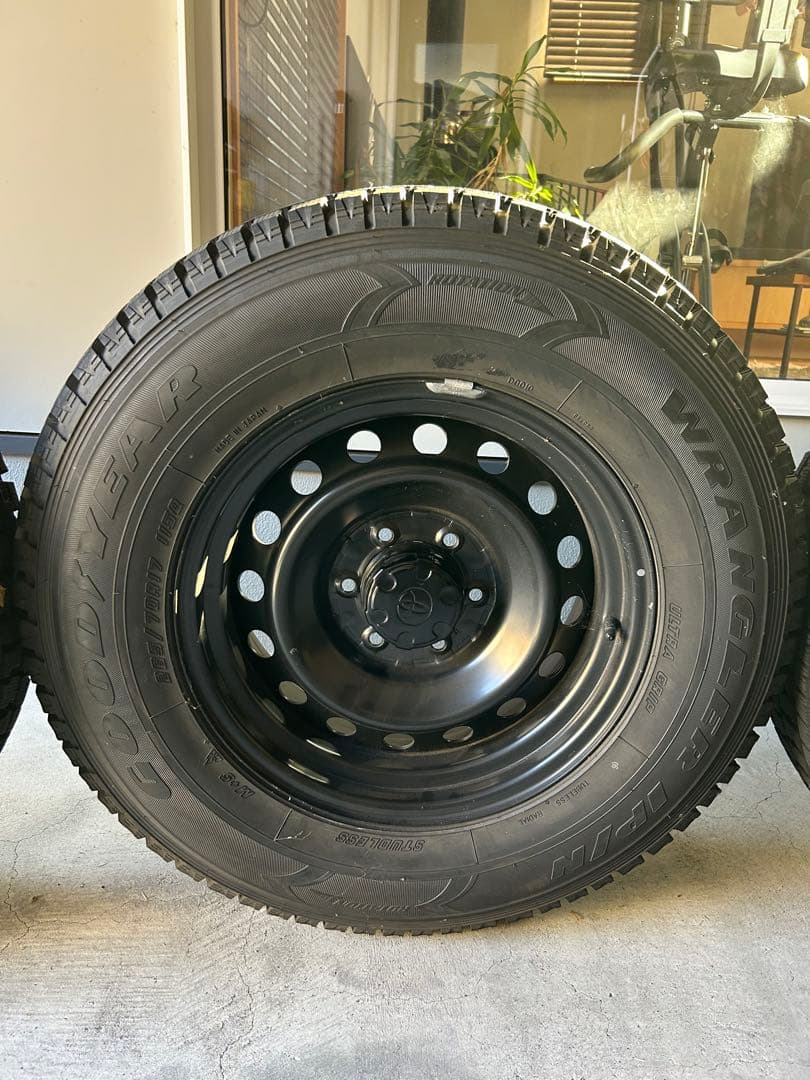 ⭐︎最終値下げ⭐︎プラド FJクルーザーホイール付スタッドレスタイヤ　グッドイヤー