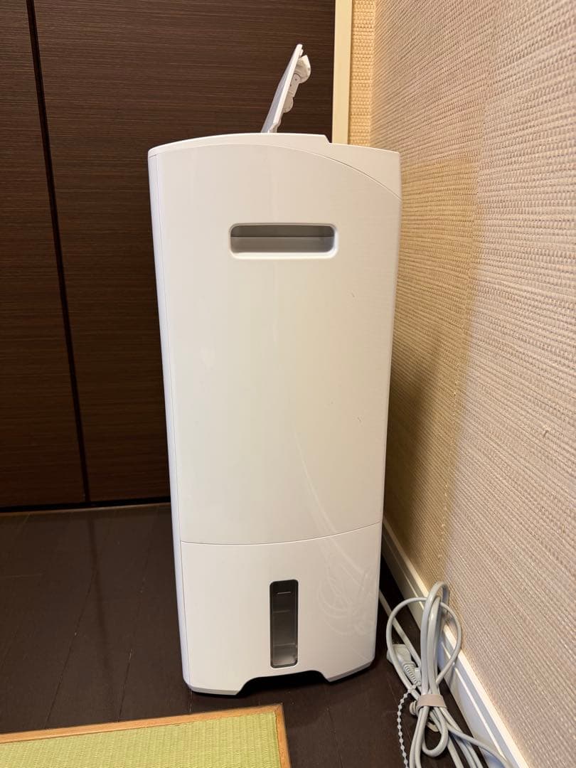 (極美品)生産終了モデルハイブリッド方式 衣類乾燥除湿機　F-YHVX120