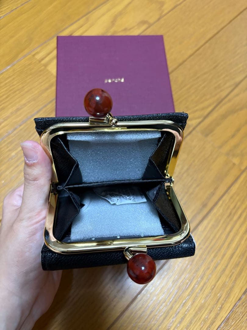 新品未使用 ペルケ parche 黒 レザー がま口 アクリル玉三つ折ミニ財布