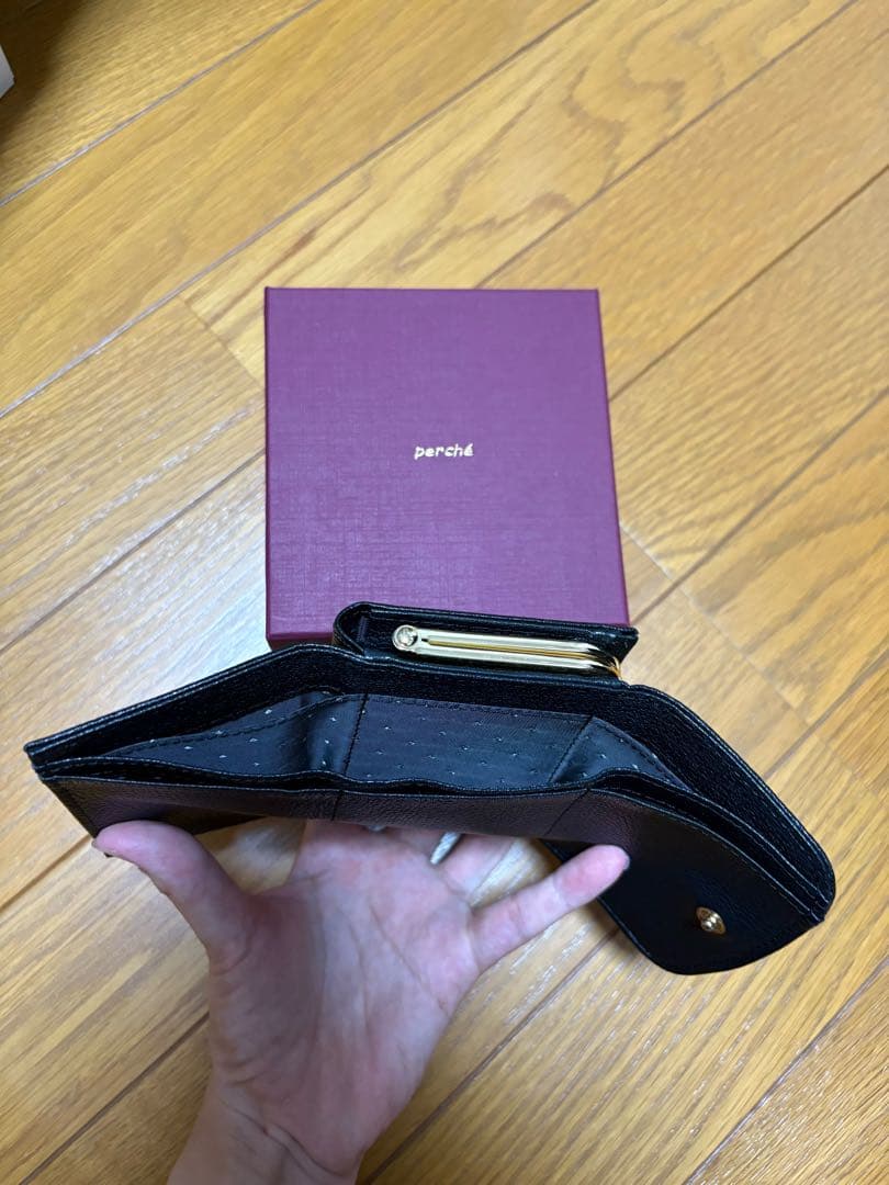 新品未使用 ペルケ parche 黒 レザー がま口 アクリル玉三つ折ミニ財布