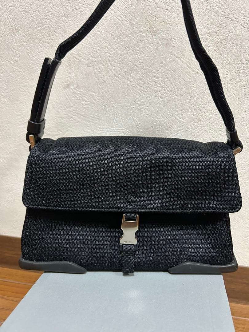 【新品】プラダミニバッグ黒