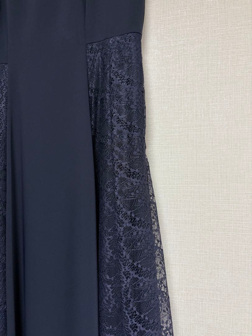 【エメ2025 一回着用】サイドレースフィット&フレアノースリーブドレス