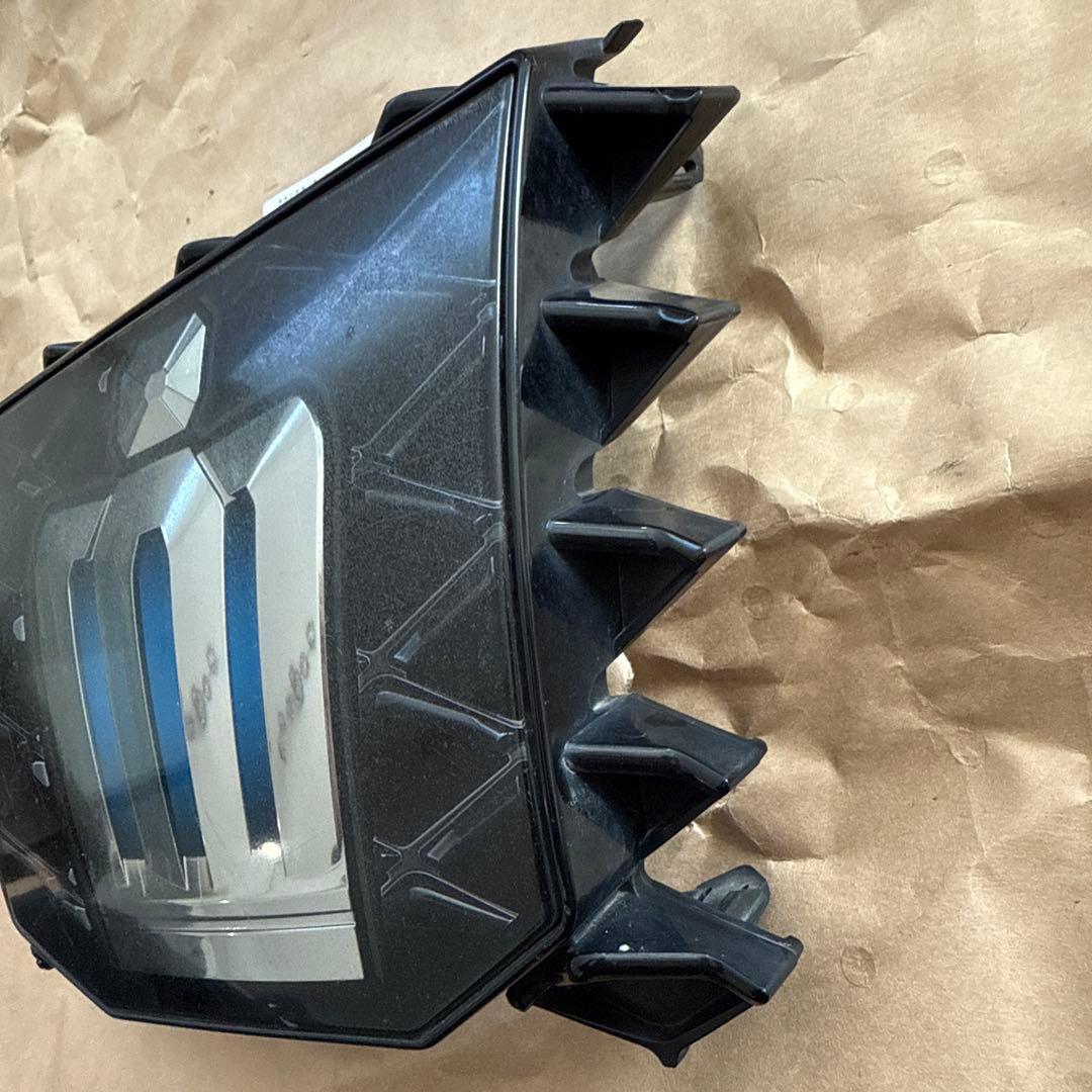 210系クラウン後期 ハイブリッド フロントグリルエンブレム