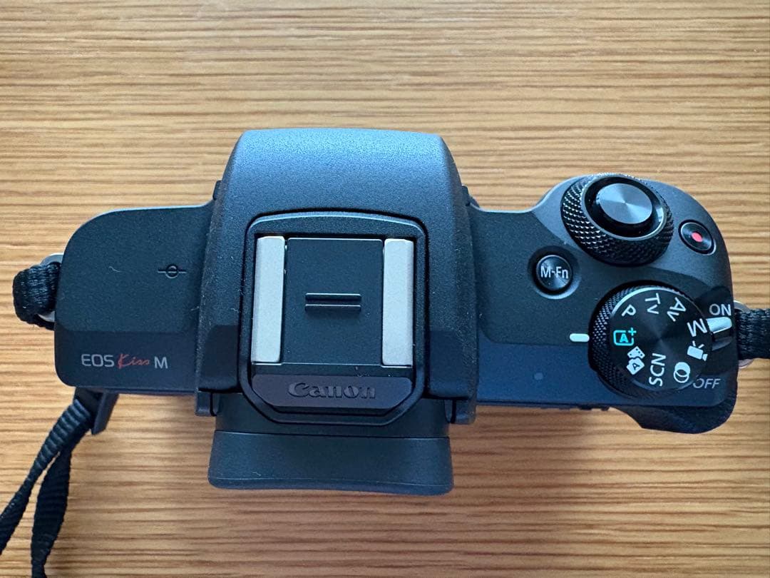 【美品】Canon EOS Kiss M ミラーレス一眼 本体とレンズ2本