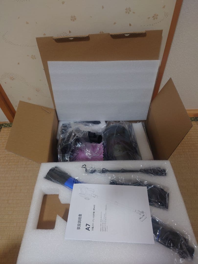 コードレス掃除機 50000PA超軽量自走式設計・グリーンLEDライト搭載