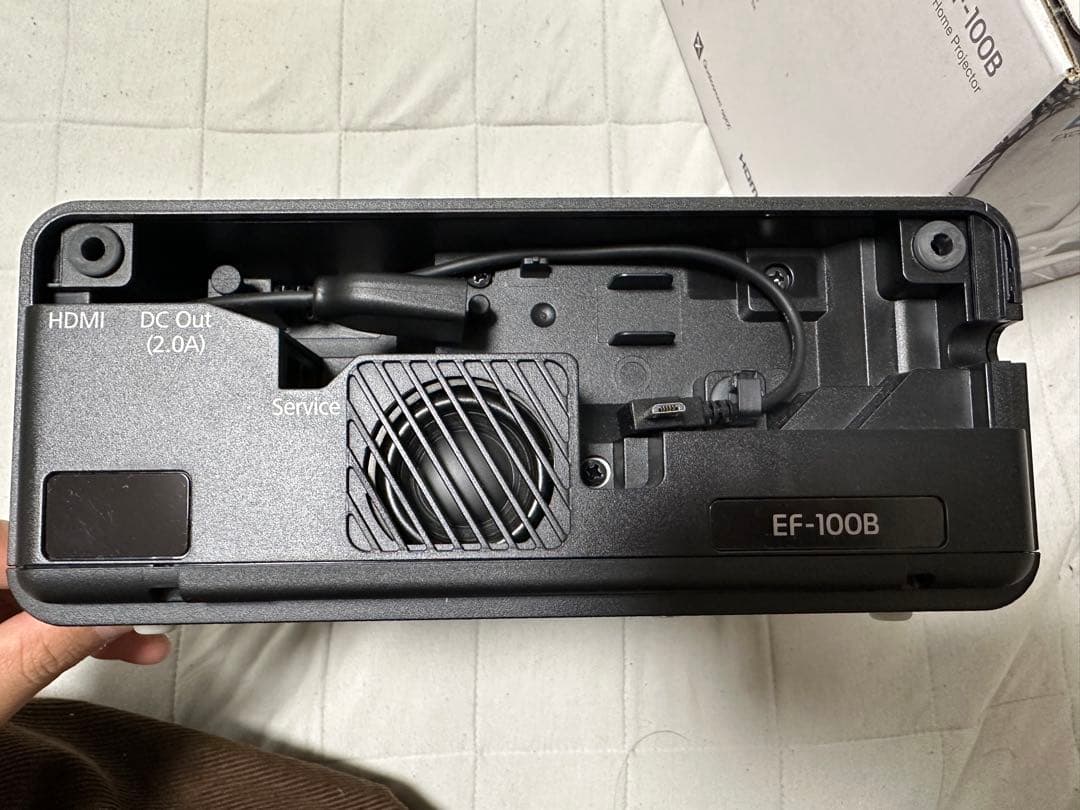 EPSON EF-100B プロジェクター (即決購入限定おまけ付き)