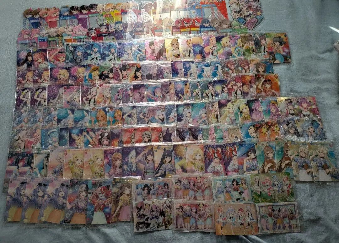 ホロライブ カード シール まとめ売り セット ラバーストラップ 缶バッジ