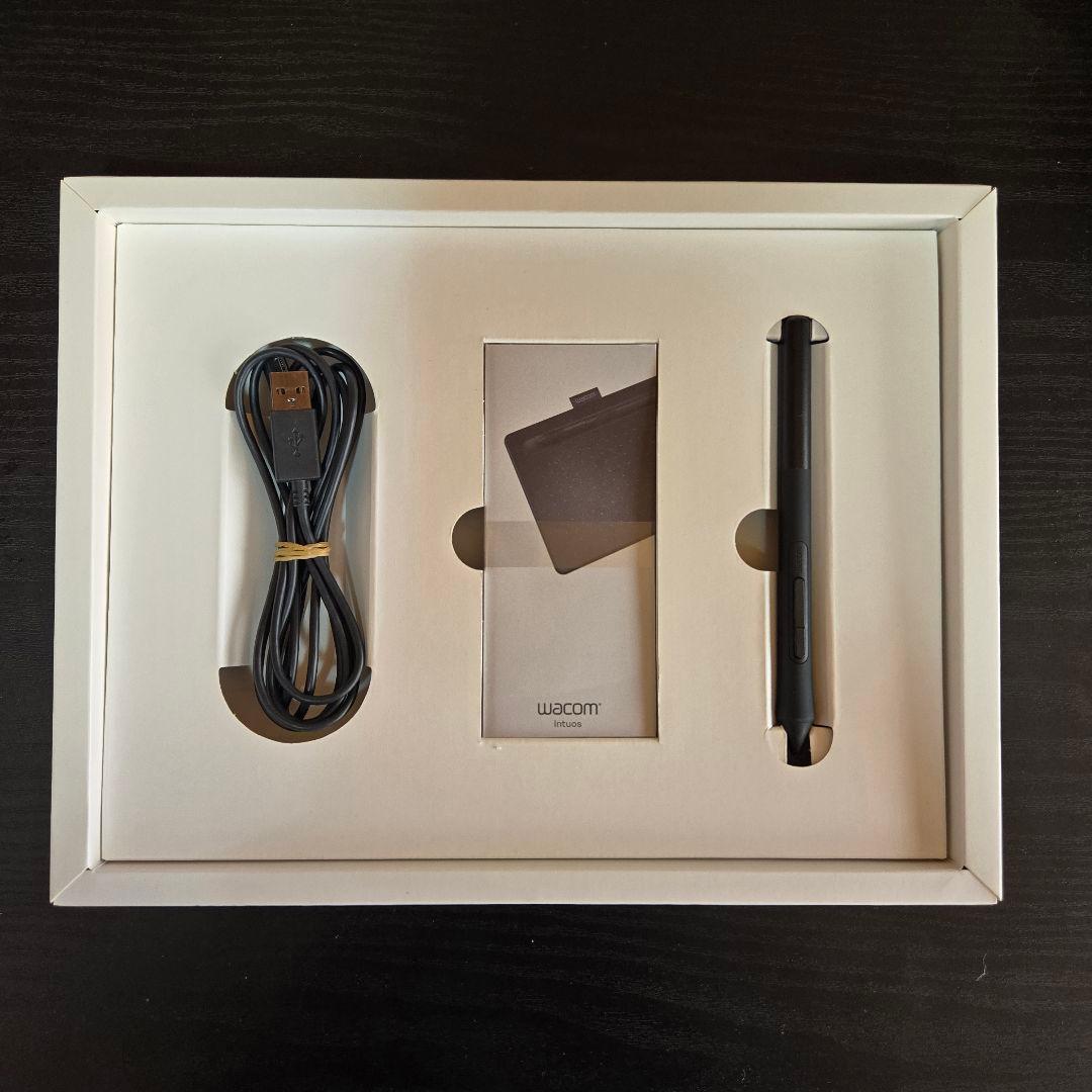 Wacom Intuos Mediumペンタブレット 本体