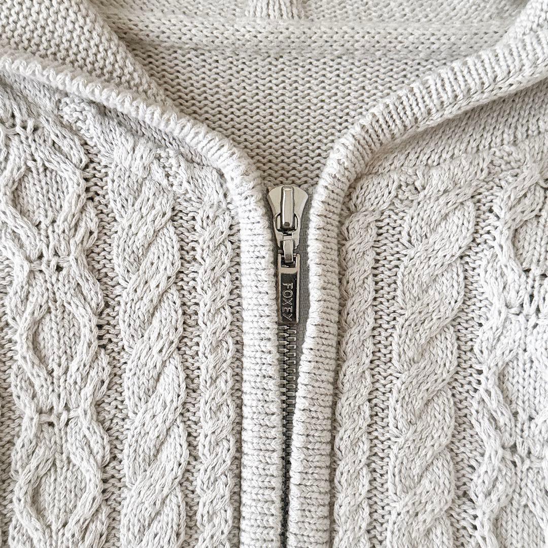 フォクシー✨フーデットパーカー ニット ケーブル編み ダブルジップ グレージュ