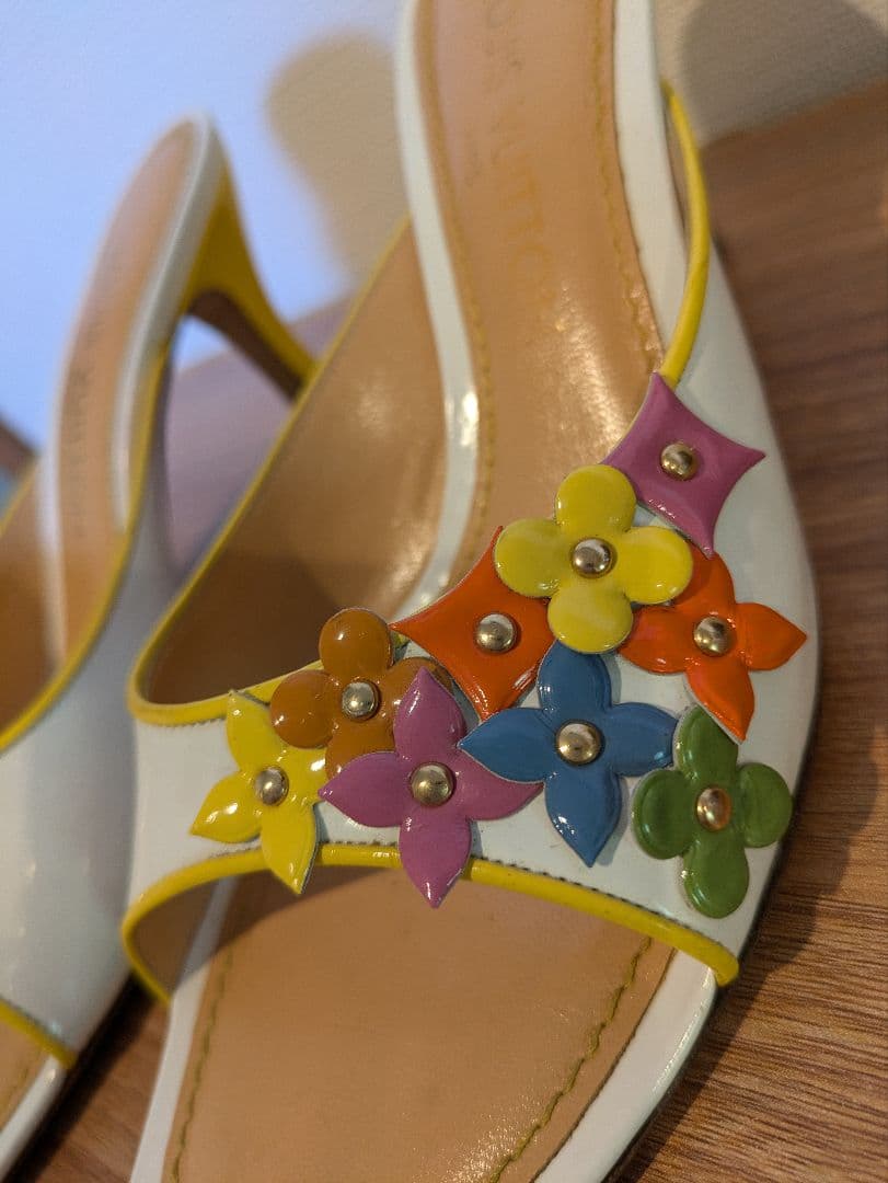 ヴィトン　フラワーモチーフ　ミュール