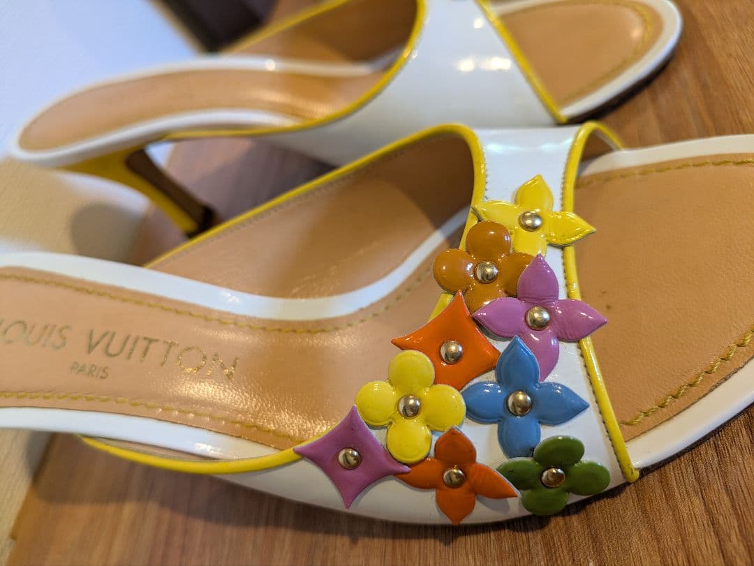 ヴィトン　フラワーモチーフ　ミュール