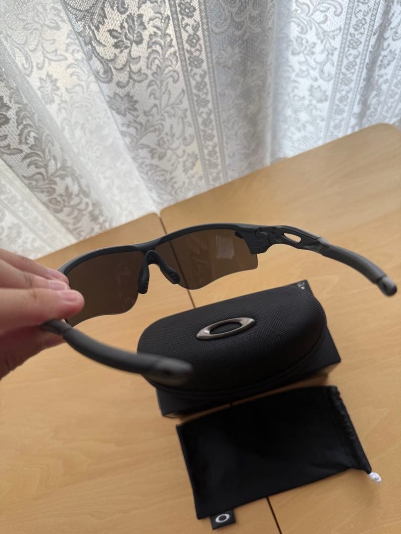 【新品】Oakley サングラス ブラックフレーム グレー
