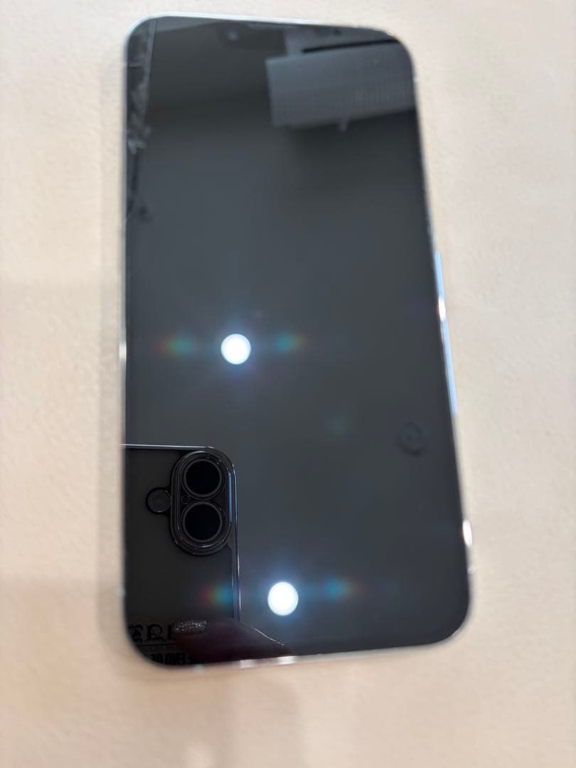 iPhone 13 Pro 背面ひび割れあり