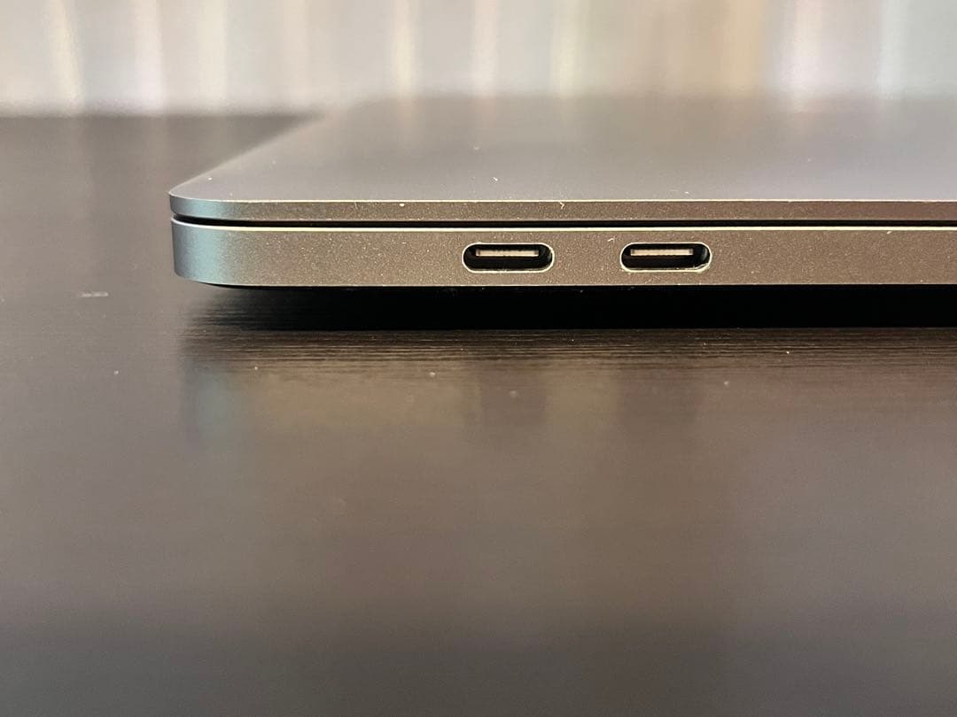 【美品】MacBook pro 2019 256GB 充電ケーブル、箱付き