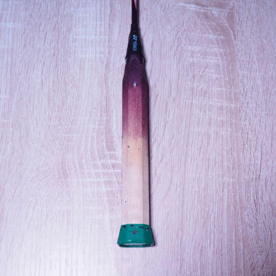 ヨネックス　クレナイ　YONEX アストロクス100ZZ 4UG5 AX 紅